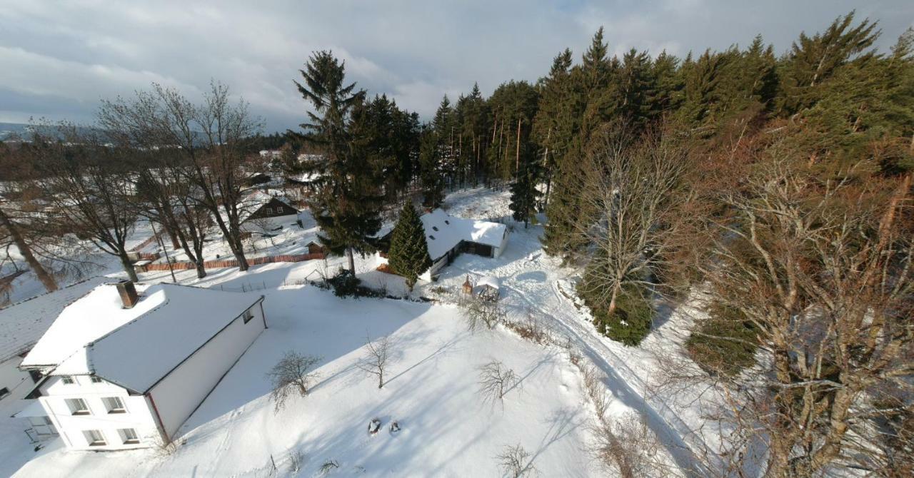 Malebna Chalupa U Javorniku Na Sumave Vacov Bagian luar foto